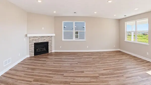 2148 Bluff Heights DR, Shakopee, MN 55379