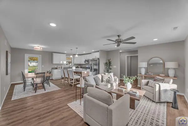 702 Teresa Ct, Carbondale, KS 66414