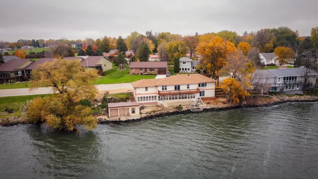 913 W Lake AVE, Worthington, MN 56187