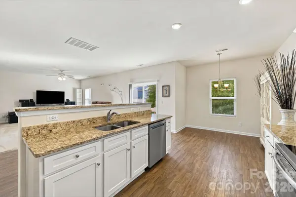 8330 Kneller ST, Charlotte, NC 28215
