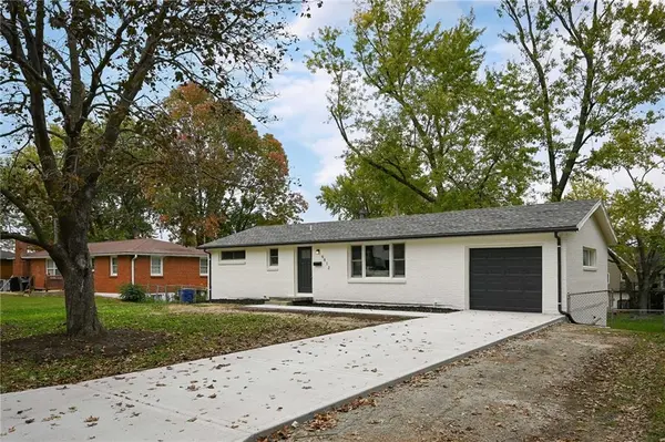 6813 N Tracy AVE, Gladstone, MO 64118