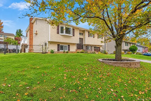 10 Harvest Hill LN, Middletown, NY 10940