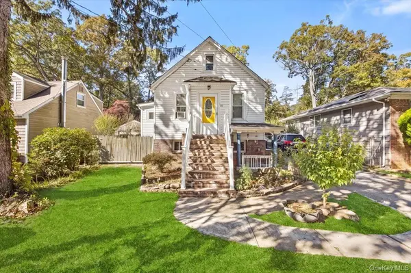 213 Melville RD, South Huntington, NY 11746