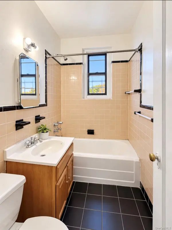 3338 Parsons BLVD #2, Flushing, NY 11354