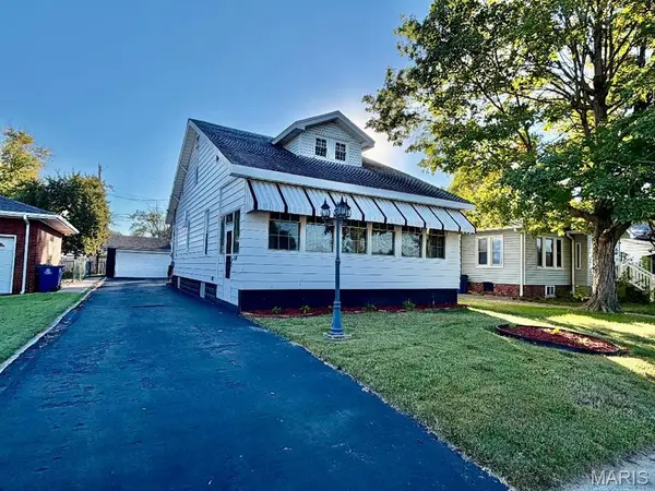 218 Bowman AVE, East Alton, IL 62024