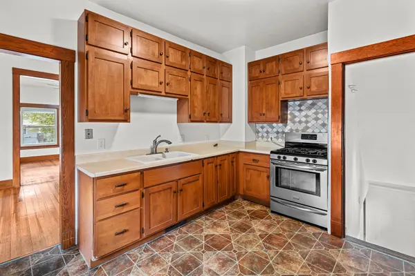 2728 E 18th ST, Davenport, IA 52803