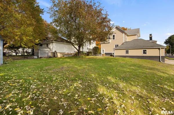308 S PINE ST, Washington, IL 61571