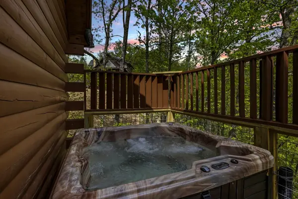 2733 Cats Paw Ln, Sevierville, TN 37862