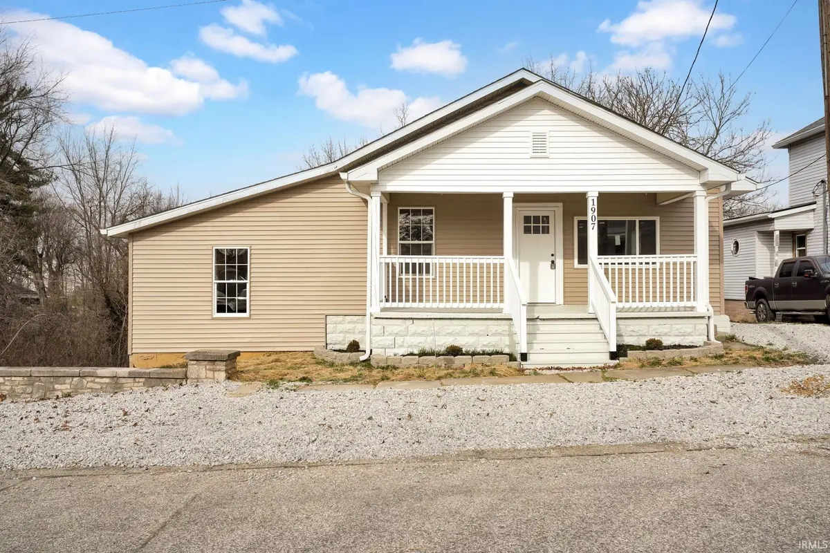 1907 11th ST, Bedford, IN 47421