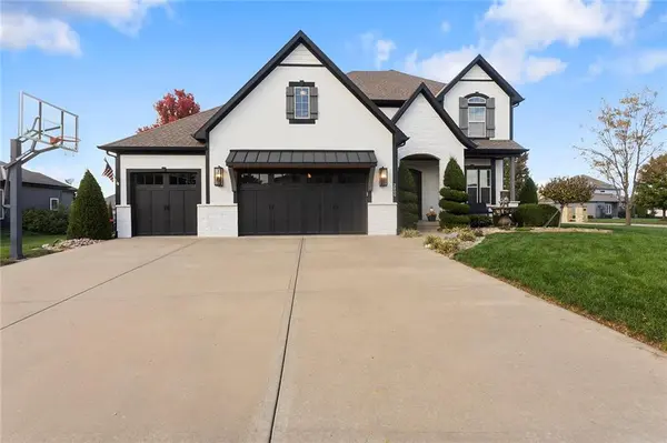 2900 NW Thoreau DR, Lee's Summit, MO 64081