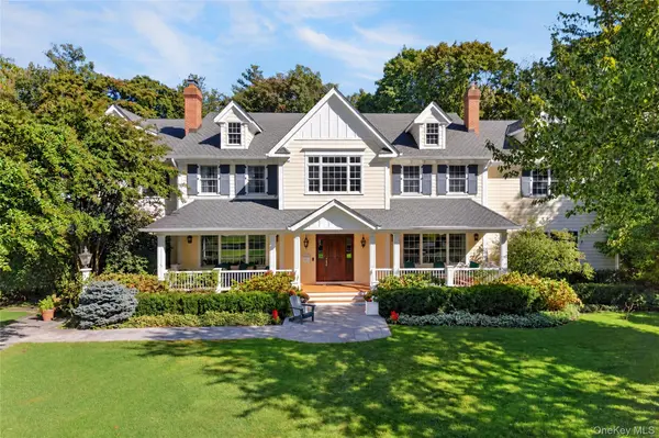44 Brookside DR, Manhasset, NY 11030