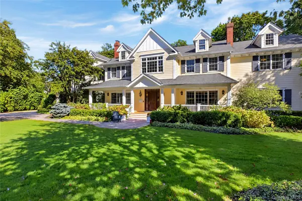 44 Brookside DR, Manhasset, NY 11030