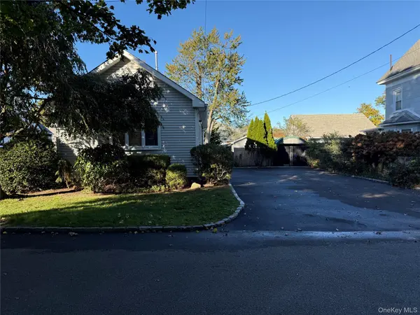 23 Wanser PL, Amityville, NY 11701