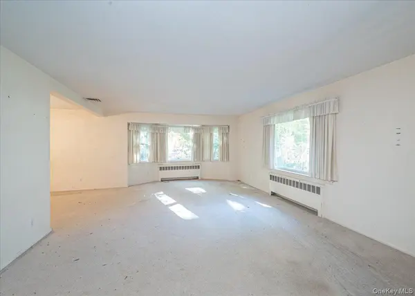 1 Beck PL, Huntington, NY 11743