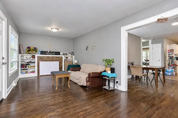4021 E 68th ST, Kansas City, MO 64132