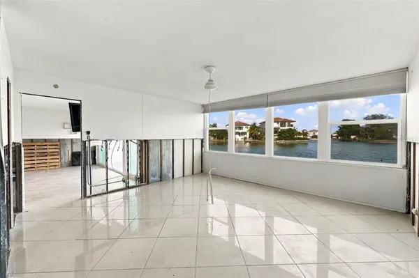 1365 SNELL ISLE BLVD NE #1A, St Petersburg, FL 33704