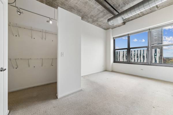 933 W Van Buren ST #811, Chicago, IL 60607