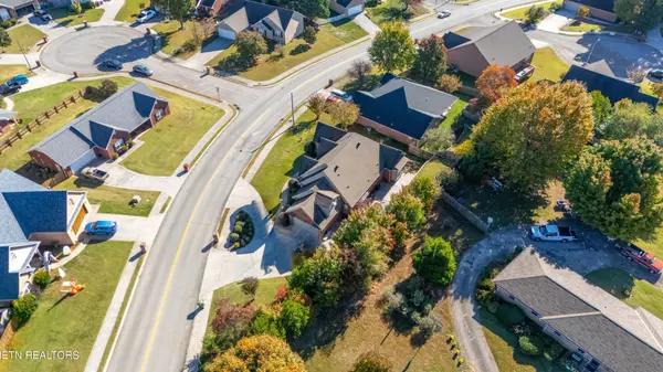 1013 Wilcox St, Maryville, TN 37804