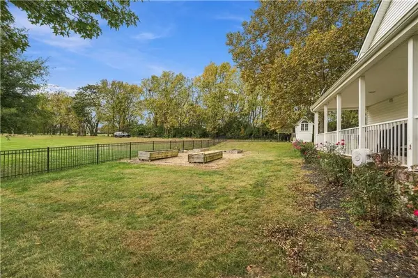 8009 E 155th ST, Belton, MO 64012