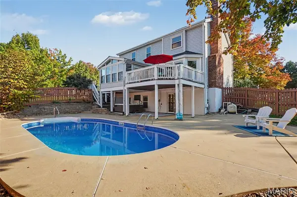 10 Wagonspring CT, St Charles, MO 63303