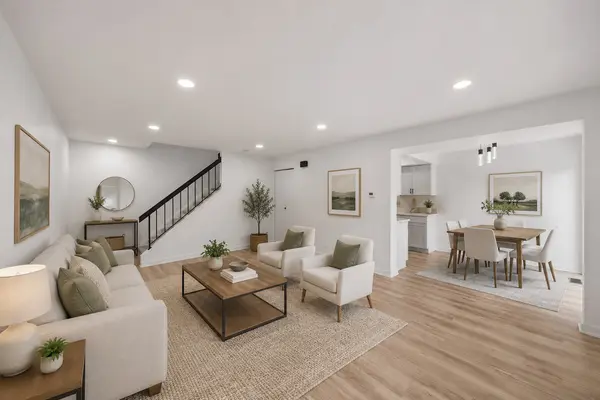 185 College DR #B, Bloomingdale, IL 60108