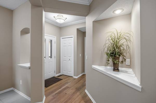 162 Lakeview RD E, Chanhassen, MN 55317