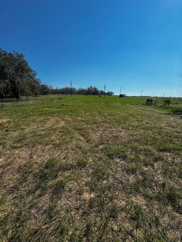127 Hall RD, Luling, TX 78648