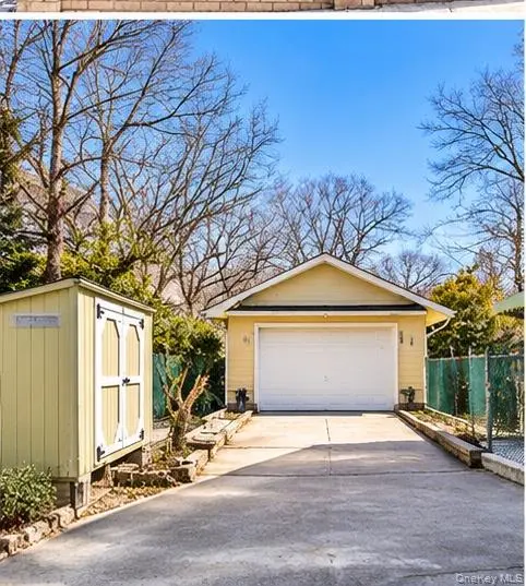 15 University PL, Staten Island, NY 10301