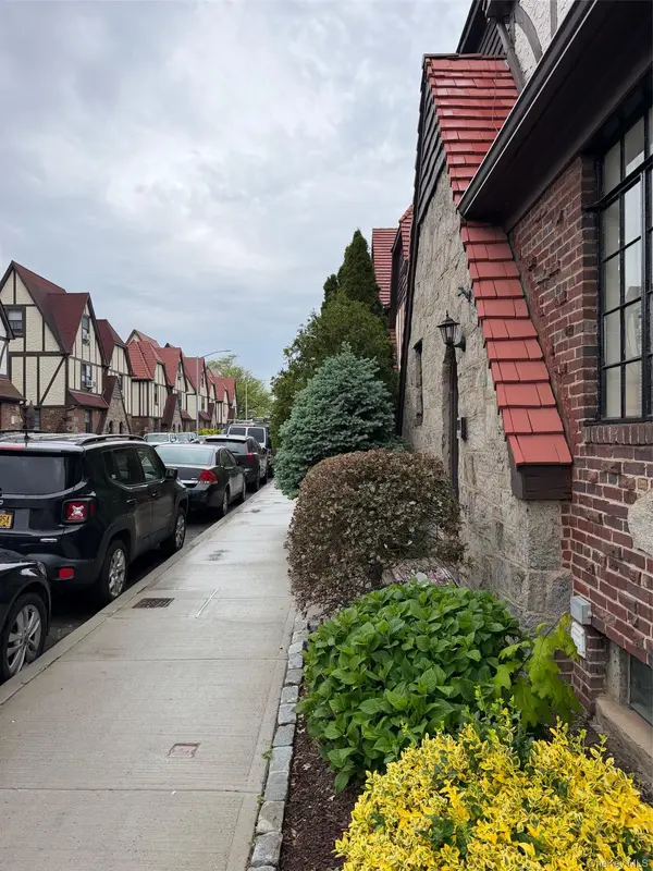 189-37 37th AVE, Flushing, NY 11358