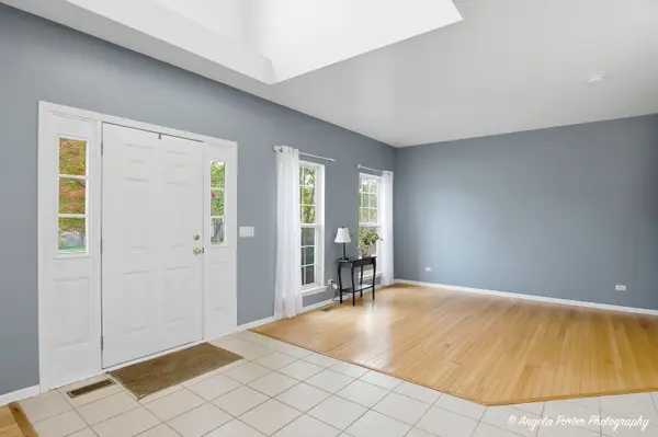 109 N Cross TRL, Mchenry, IL 60050