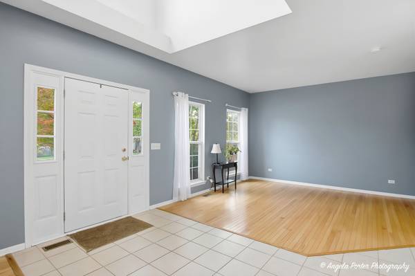 109 N Cross TRL, Mchenry, IL 60050