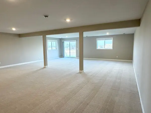 5182 Long Pointe Bay, Woodbury, MN 55129