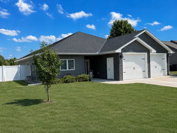 1122 Crystal Lake DR, Lake Crystal, MN 56055