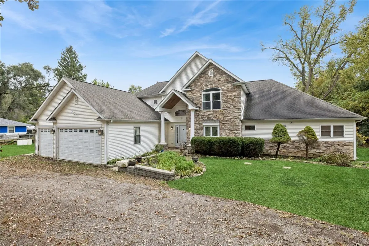 2119 Hillside TER, Cary, IL 60013
