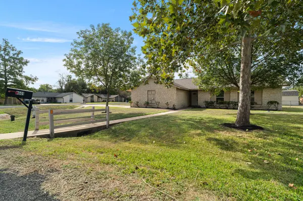 9601 Braeburn GLN, Austin, TX 78729