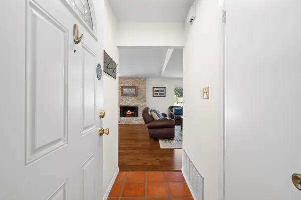 9601 Braeburn GLN, Austin, TX 78729