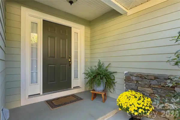 190 Fairway View DR, Etowah, NC 28729
