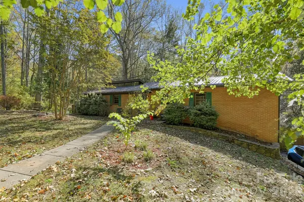 27 Stockwood RD, Asheville, NC 28803