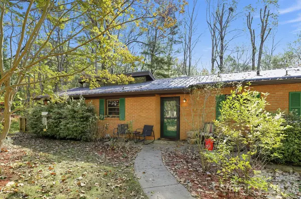 27 Stockwood RD, Asheville, NC 28803