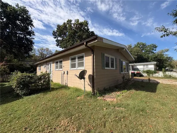 902 Broad ST, Warrensburg, MO 64093