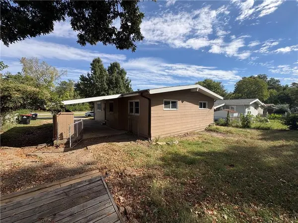 902 Broad ST, Warrensburg, MO 64093