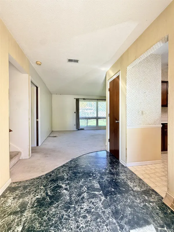 6201 Manchester DR, Fort Wayne, IN 46835-3777