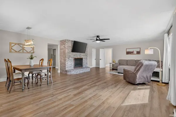 4701 Penfold RD, New Harmony, IN 47631