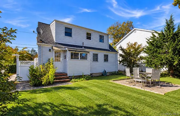 33 lakewood AVE, Ronkonkoma, NY 11779