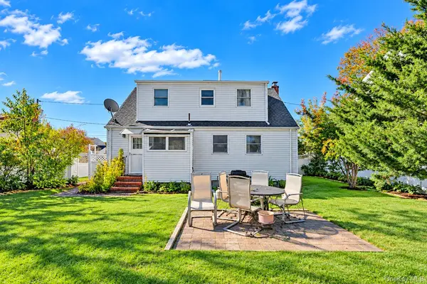 33 lakewood AVE, Ronkonkoma, NY 11779