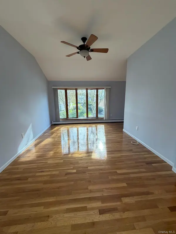 888 Custer ST #Upper, Valley Stream, NY 11580