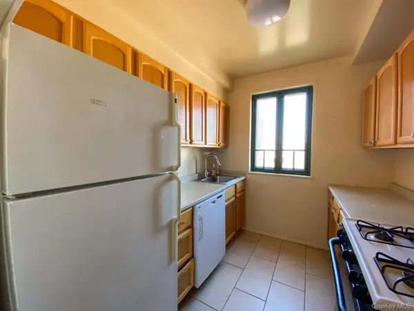 14 Metropolitan OVAL #12B, Bronx, NY 10462