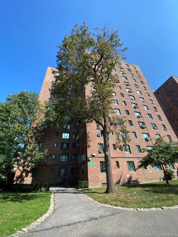 14 Metropolitan OVAL #12B, Bronx, NY 10462