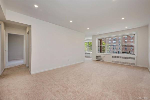 99 Randall AVE #1F, Freeport, NY 11520