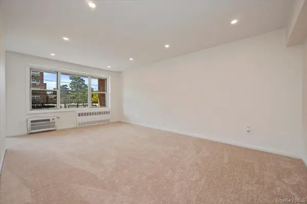 99 Randall AVE #1F, Freeport, NY 11520